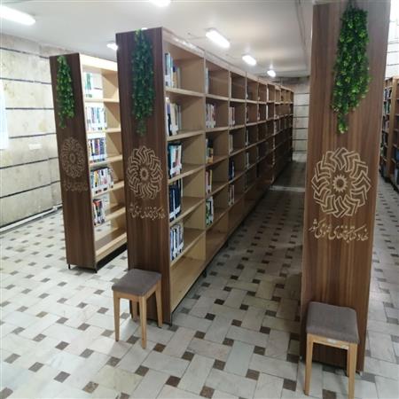 قفسه کتابخانه از نمای نزدیک